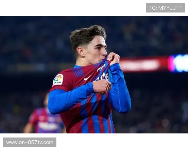 小将马尤卢临危受命出战巴萨，收获进球展现潜力